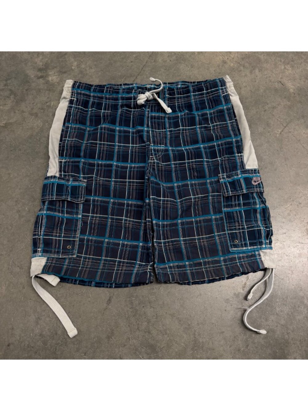 Nike 2000s Plaid Cargo Board Shorts Size M